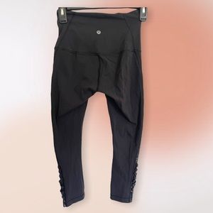 Lululemon black cropped leggings